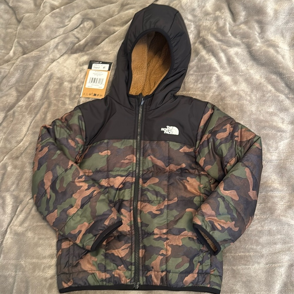 The North Face Kids' Shasta Water Repellent Reversible
Hooded Jacket - size 6